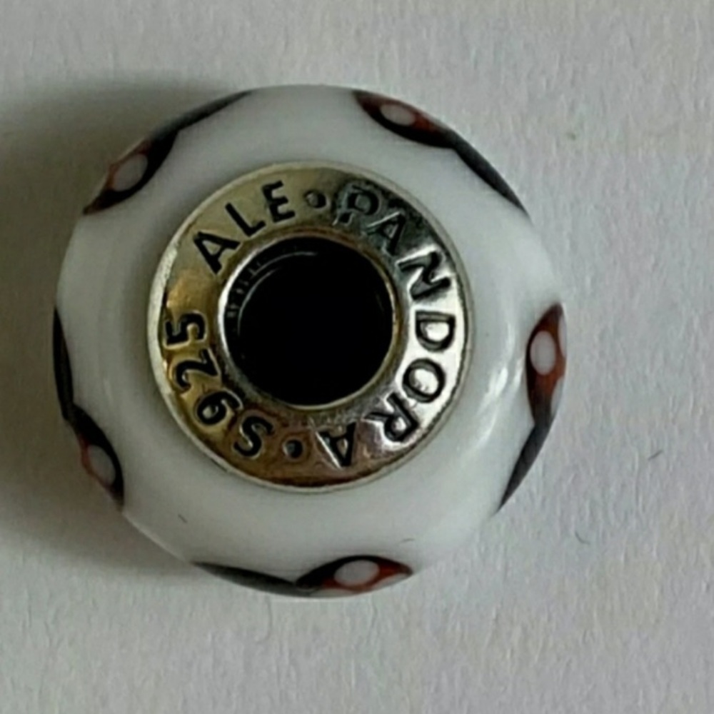 Pandora Mickey and Minnie mouse Murano set. - Picture 8 of 13